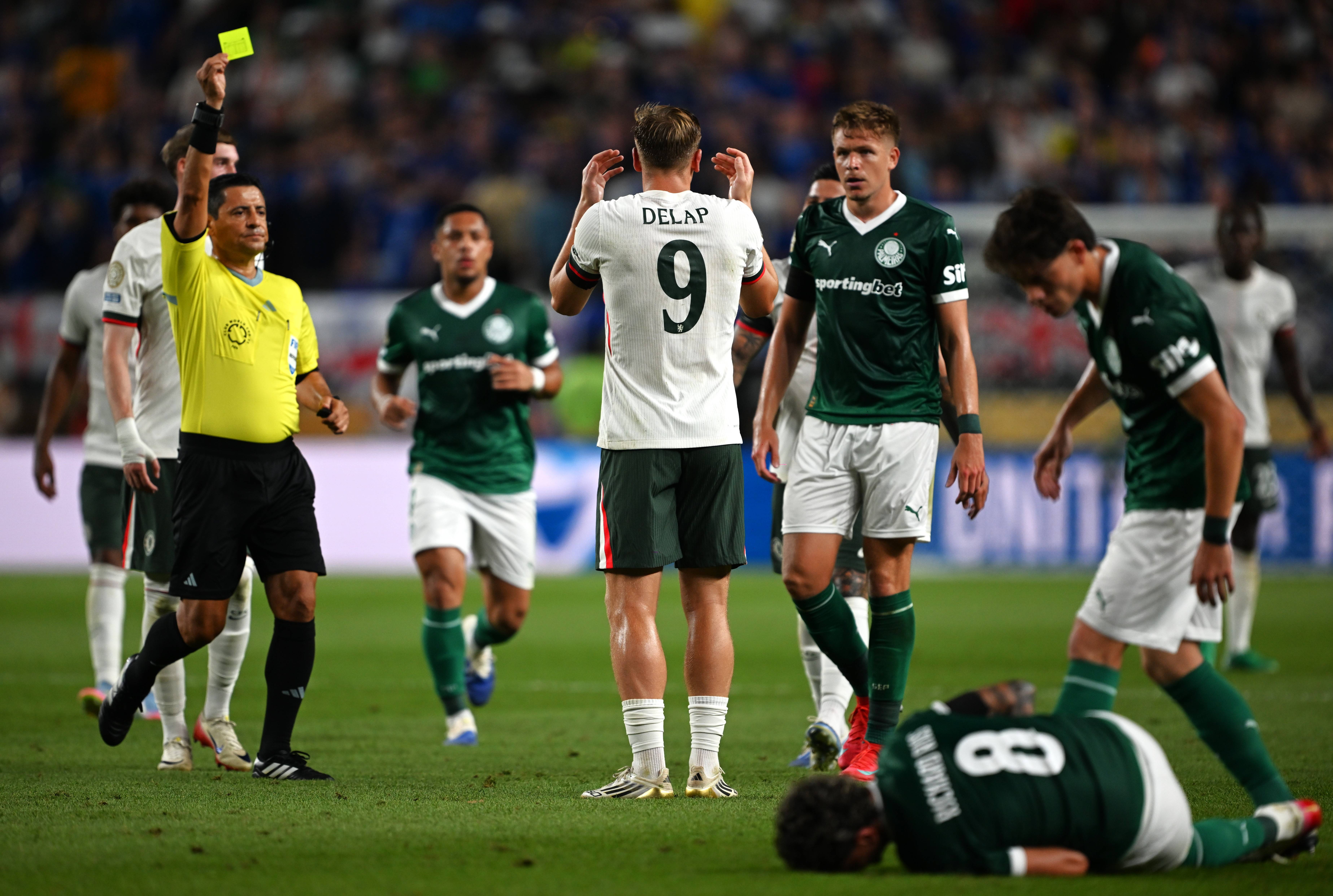 leyu sports-切尔西训练开放日，赛后状态回暖引欢呼，足总杯在即，年轻球员得到机会的简单介绍-leyu sports