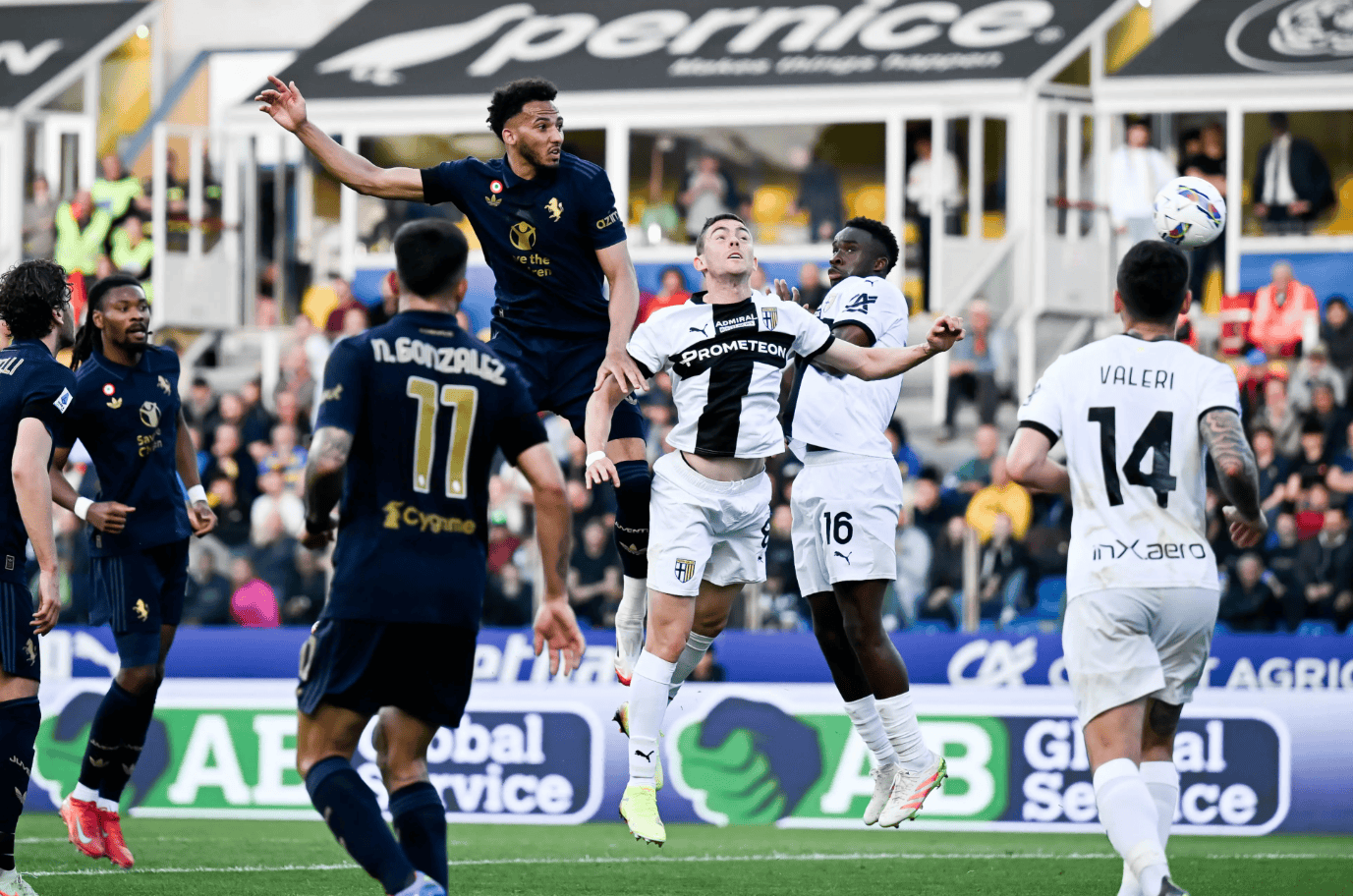 多特蒙德训练开放日，加时末段官宣签约引欢呼，意大利杯在即，年轻球员得到机会的简单介绍